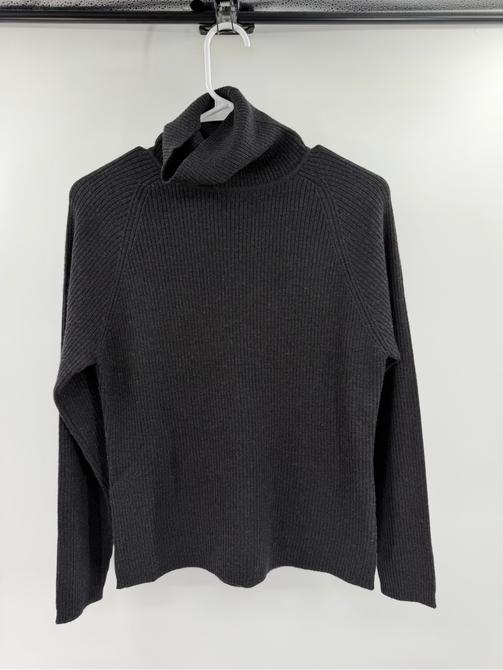 Valerie Steven’s 100% Merino Wool Ribbed Turtleneck Sweater Charcoal Gray Med